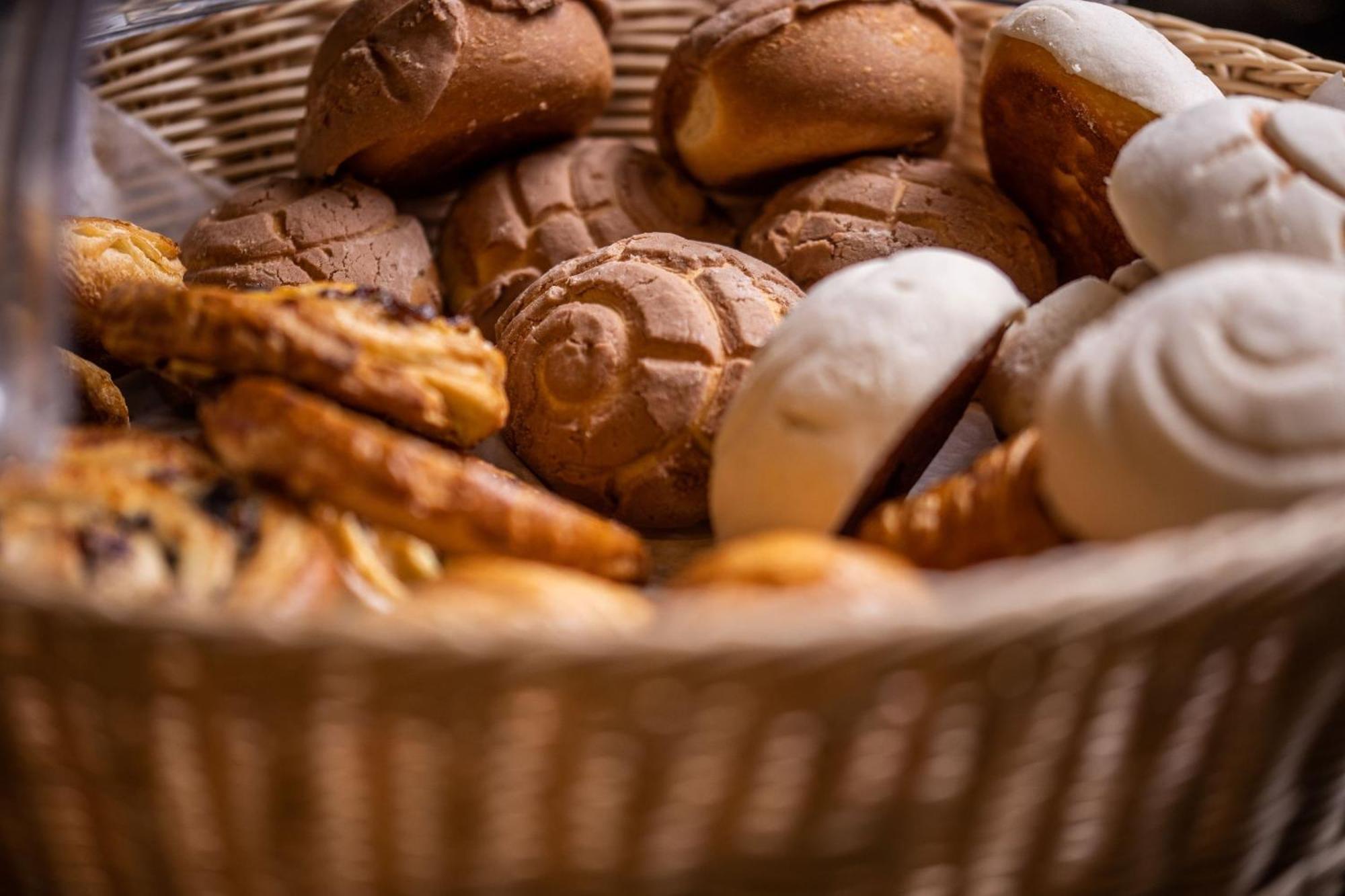 Camino Real Monterrey Hotel San Pedro Garza Garcia Екстериор снимка A selection of Italian pastries